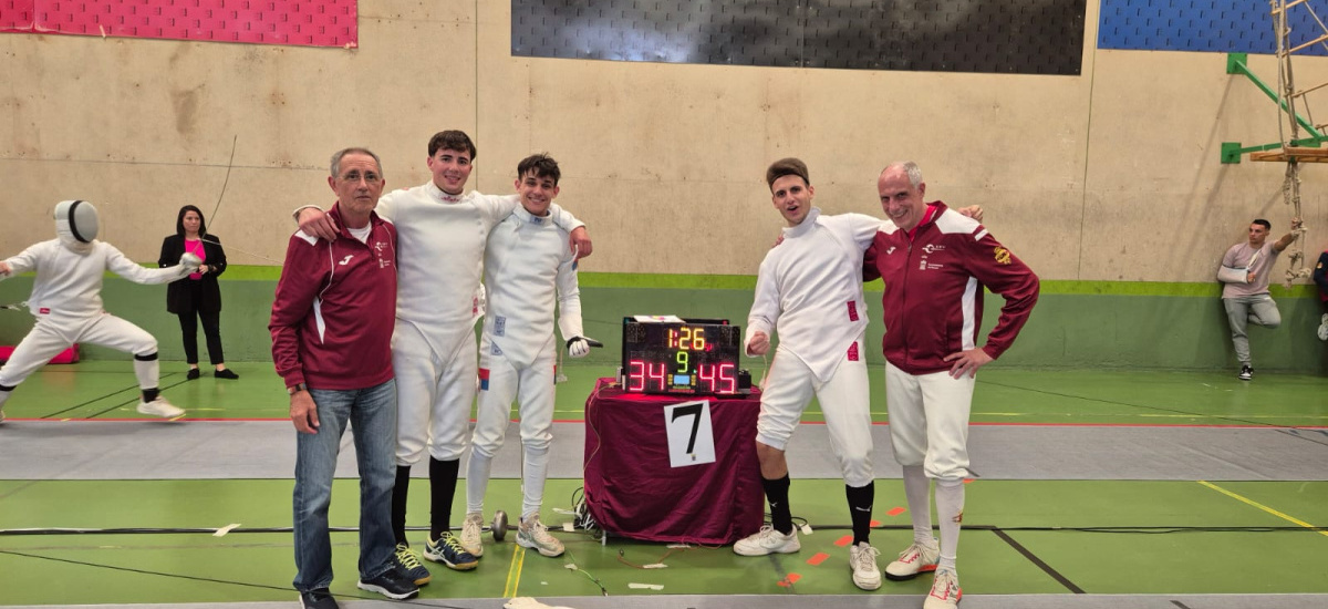 Imagen El Club de Esgrima La Vega, con el que compiten tres alumnos de la UPCT, asciende a División de Bronce Nacional